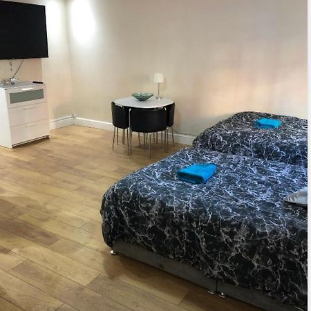 Big Room Rusholme With Tv And Private Bathroom-Parking&Wifi Manchester Kültér fotó