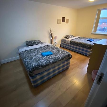 Big Room Rusholme With Tv And Private Bathroom-Parking&Wifi Manchester Kültér fotó
