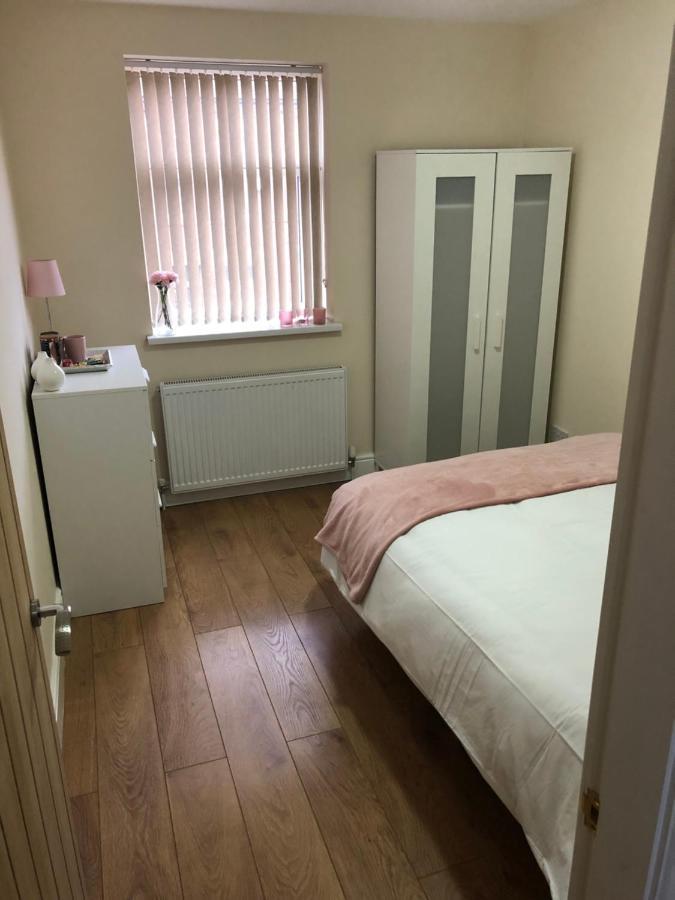 Big Room Rusholme With Tv And Private Bathroom-Parking&Wifi Manchester Kültér fotó