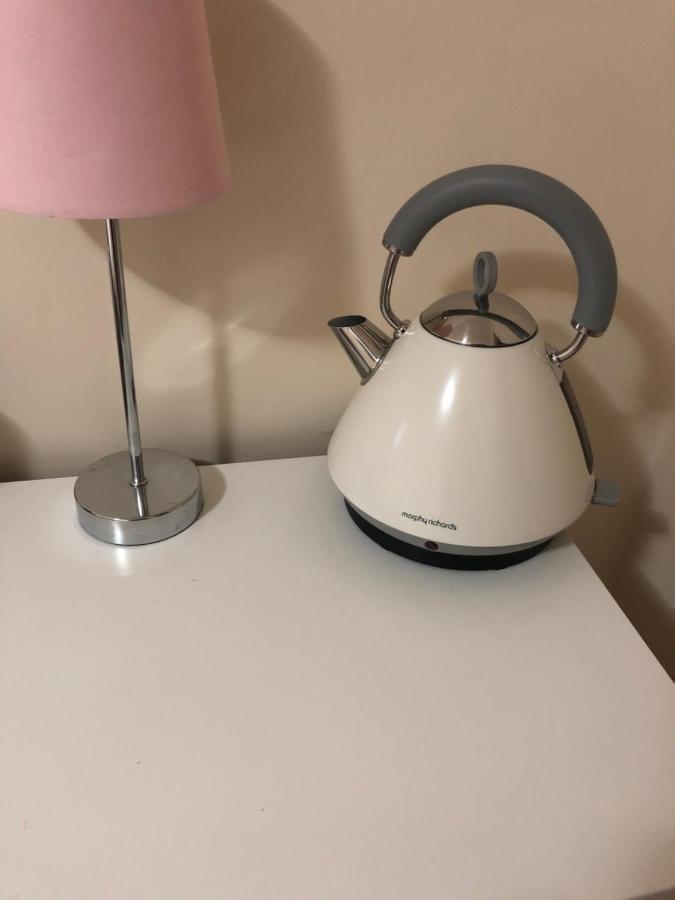 Big Room Rusholme With Tv And Private Bathroom-Parking&Wifi Manchester Kültér fotó