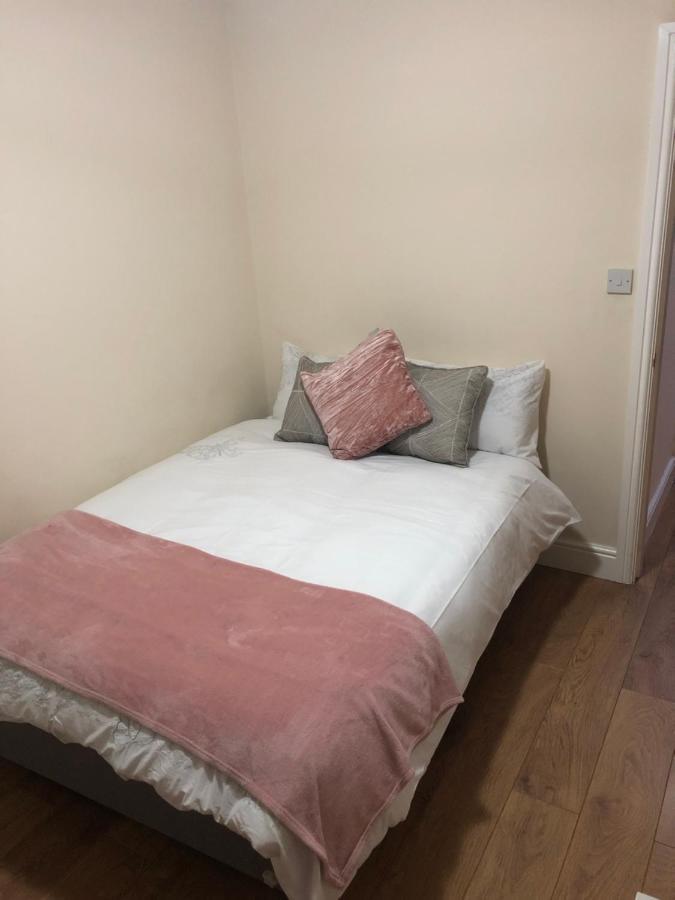Big Room Rusholme With Tv And Private Bathroom-Parking&Wifi Manchester Kültér fotó