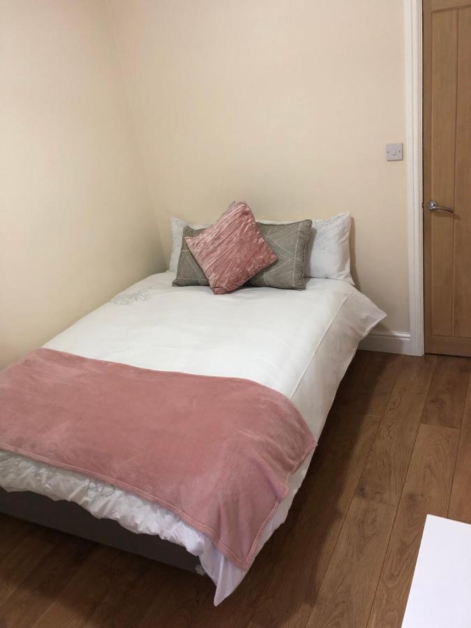 Big Room Rusholme With Tv And Private Bathroom-Parking&Wifi Manchester Kültér fotó