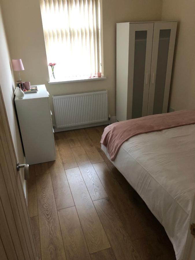 Big Room Rusholme With Tv And Private Bathroom-Parking&Wifi Manchester Kültér fotó