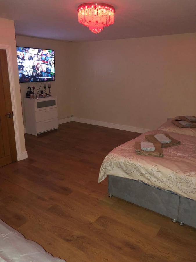 Big Room Rusholme With Tv And Private Bathroom-Parking&Wifi Manchester Kültér fotó