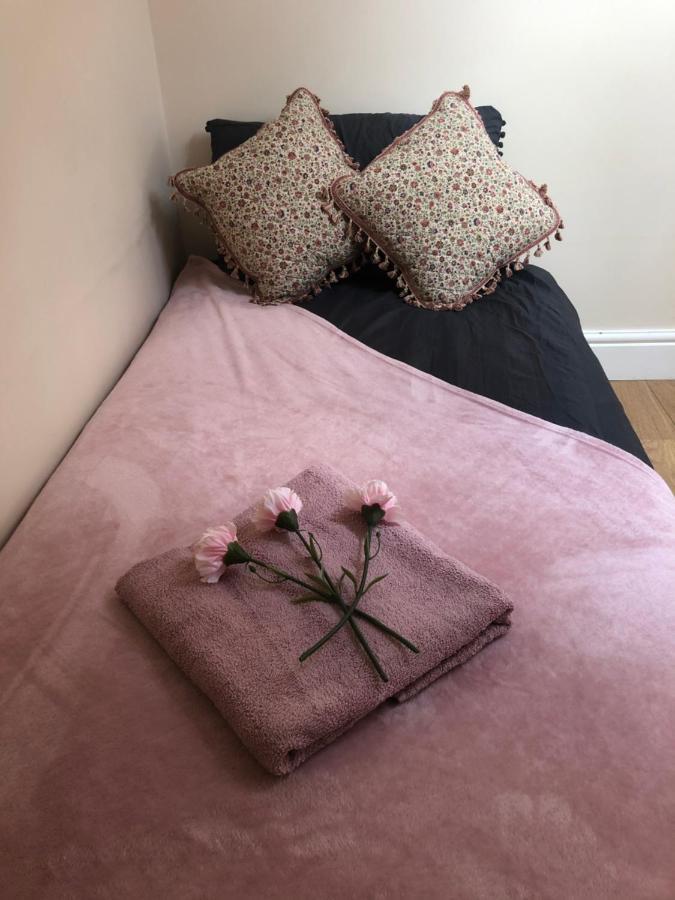 Big Room Rusholme With Tv And Private Bathroom-Parking&Wifi Manchester Kültér fotó