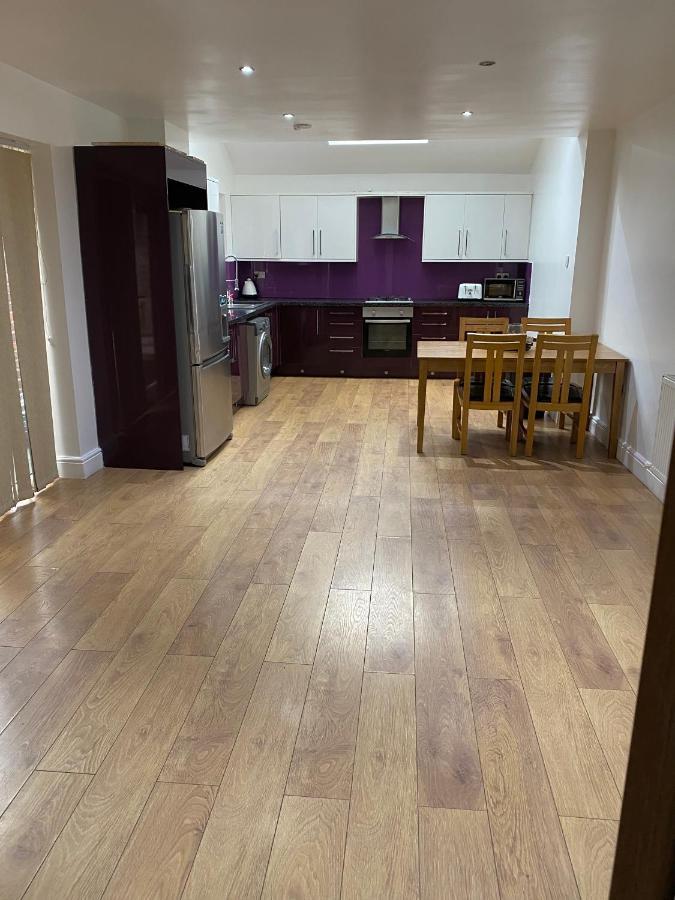 Big Room Rusholme With Tv And Private Bathroom-Parking&Wifi Manchester Kültér fotó